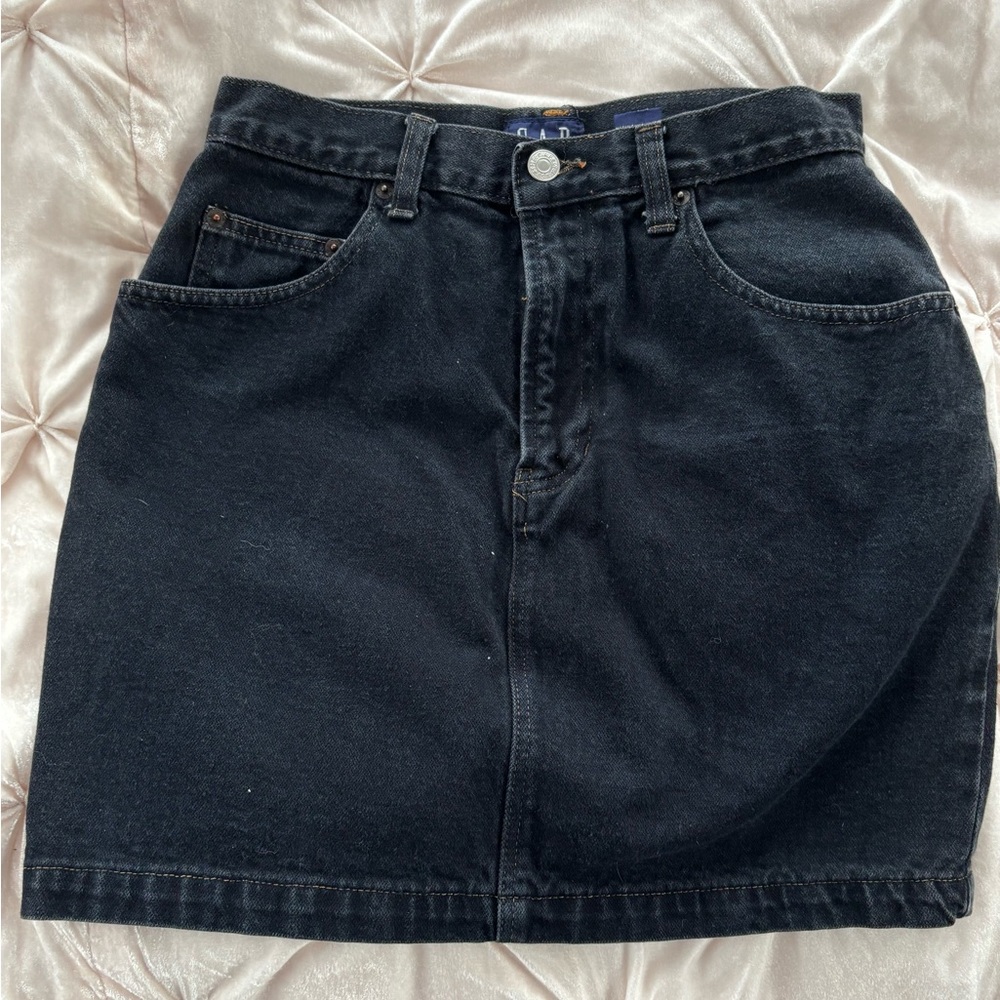 Vintage Gap washed black denim mini skirt with pockets Sz 8 euc